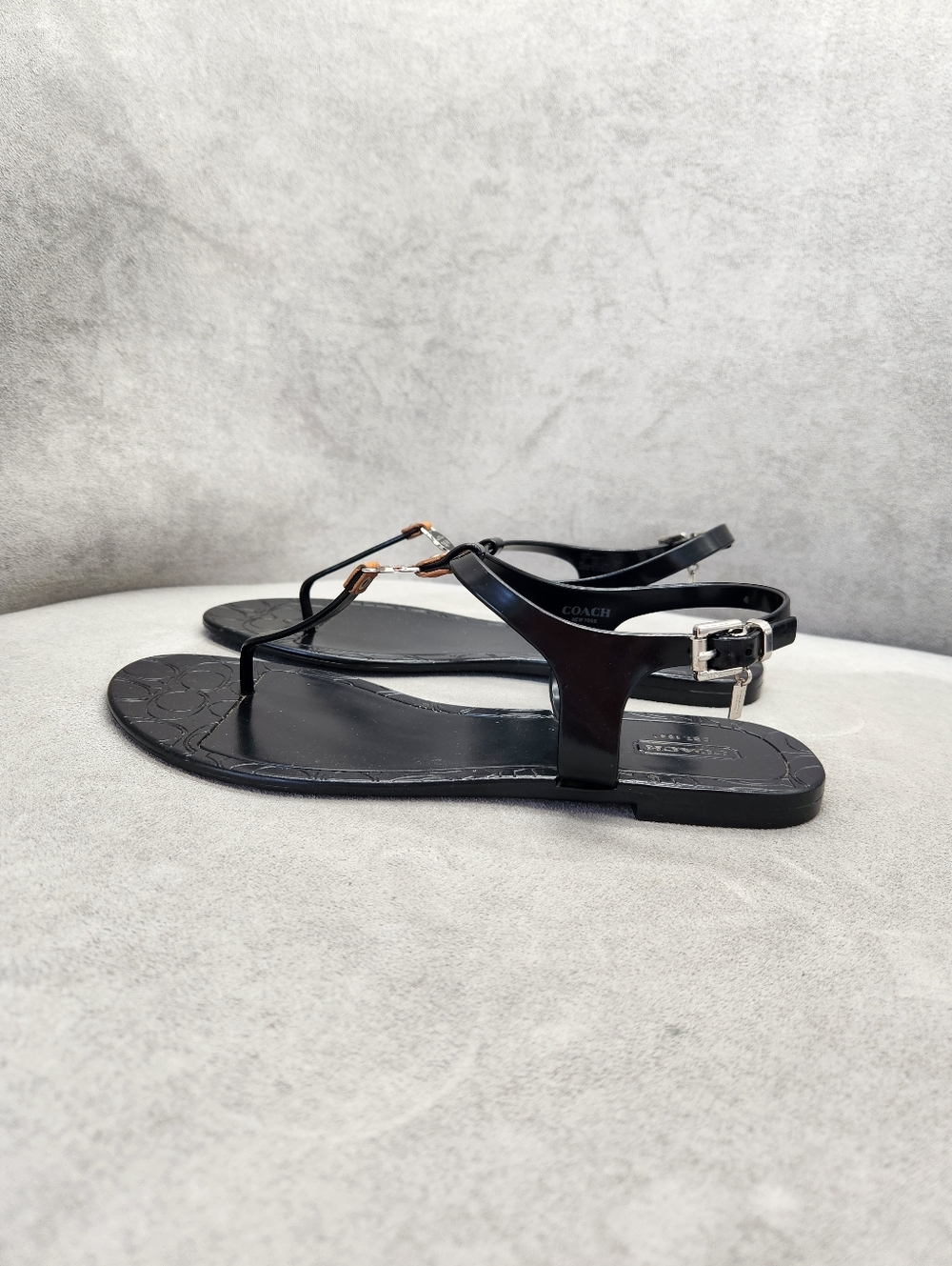 Coach T-strap Sandals 9 Black Jelly Piccadilly A6370 Thong Dainty Logo Charm - Picture 3 of 16